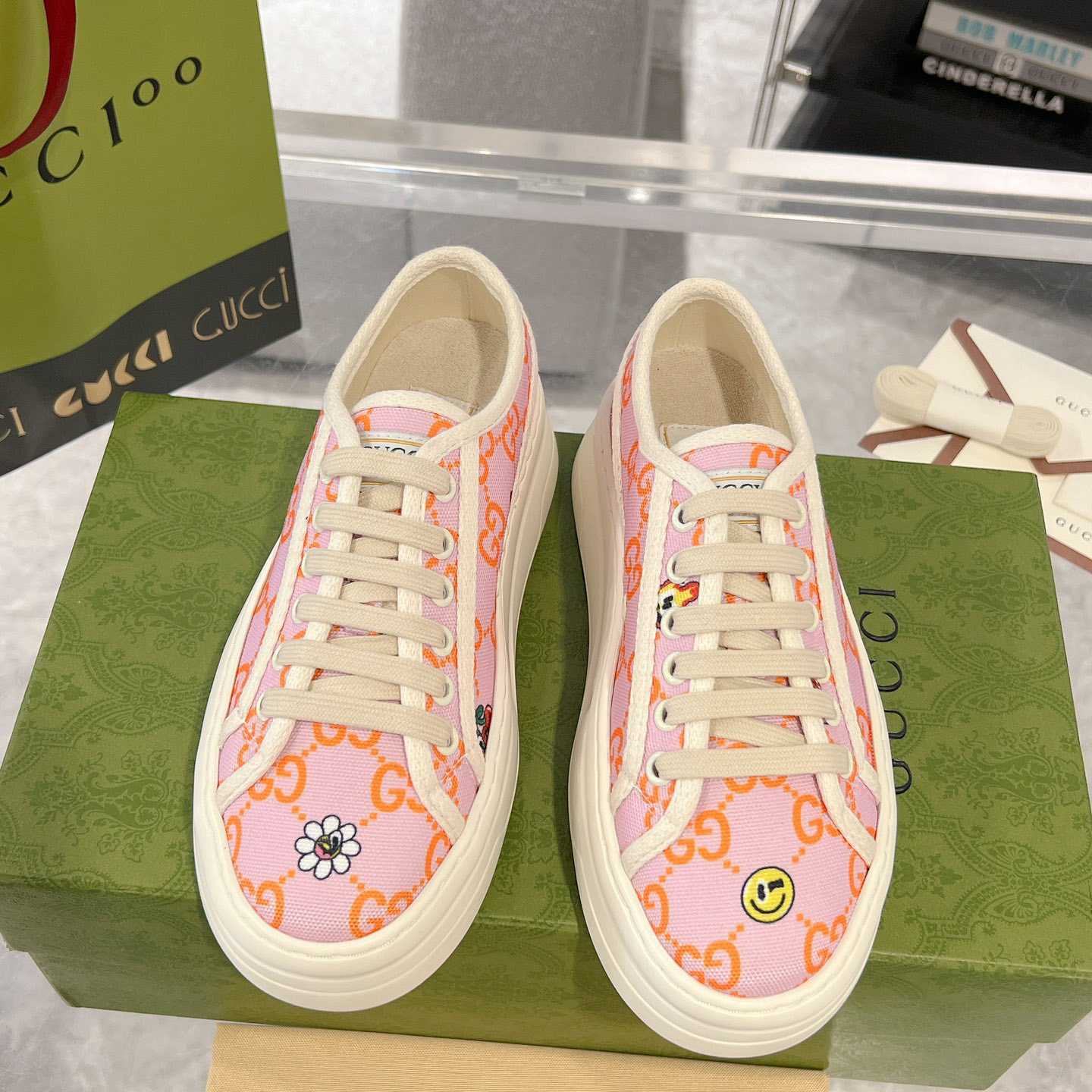 Gucci Women's GG Sneaker - PerfectKickZ