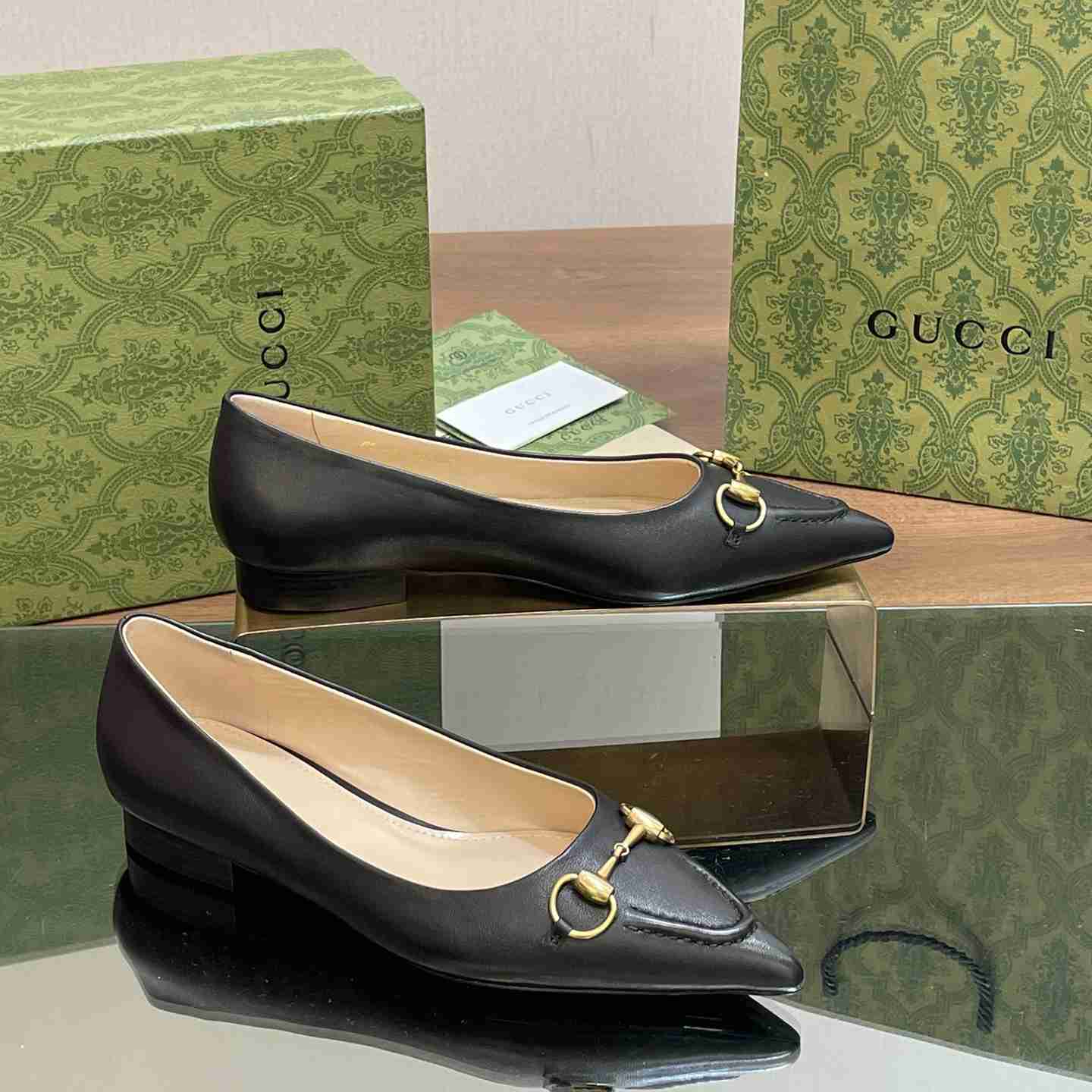 Gucci Women's Ballet Flat With Horsebit - PerfectKickZ