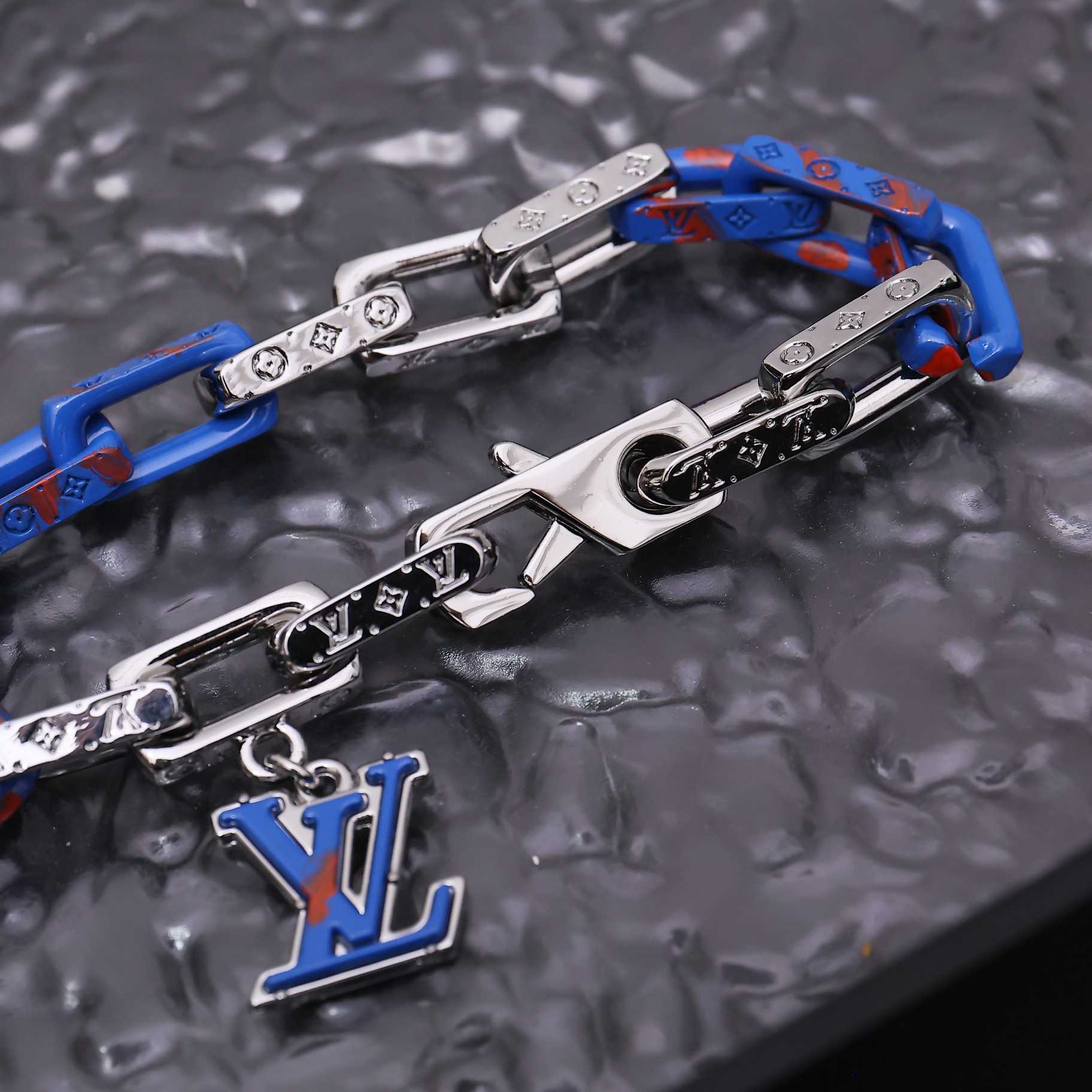 Louis Vuitton Monogram Chain Bracelet  M1229M - PerfectKickZ