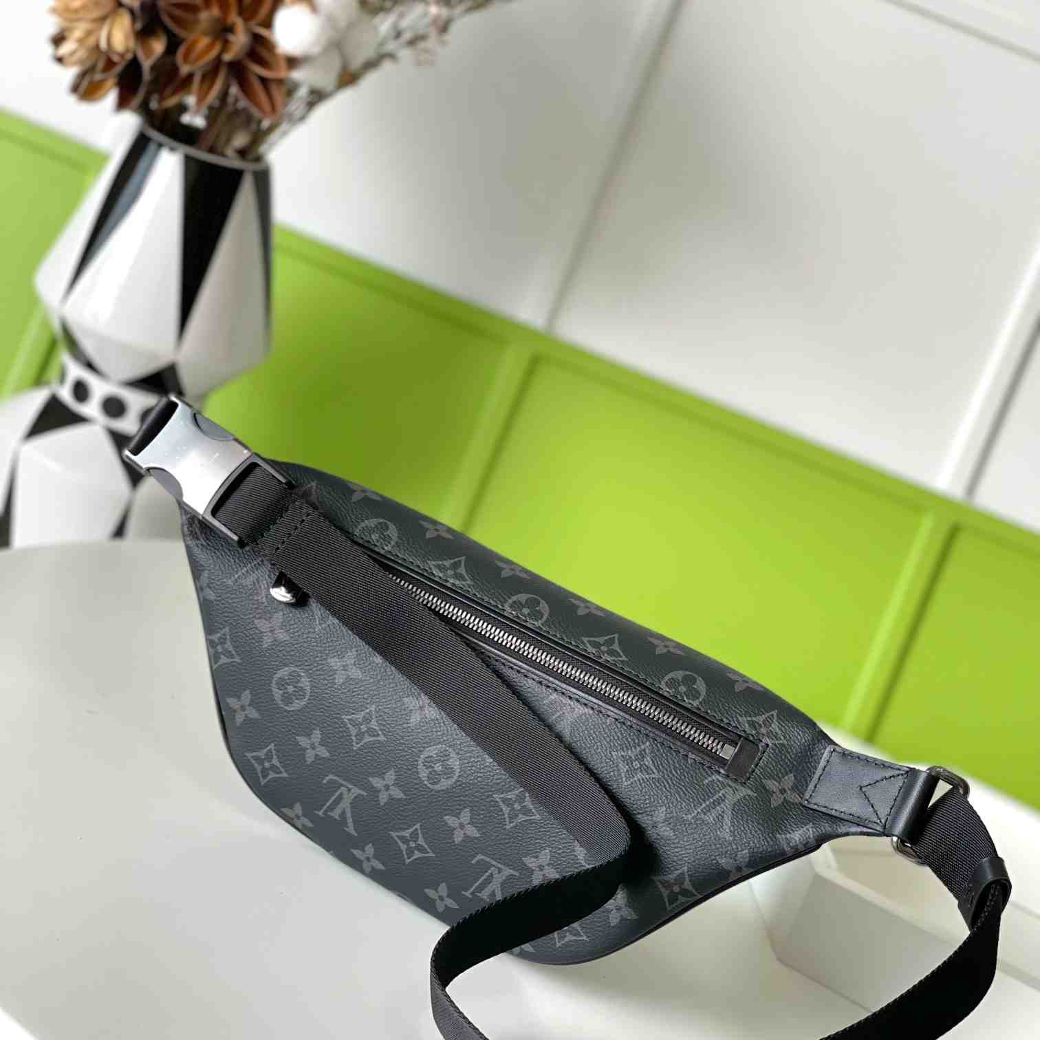 Louis Vuitton Discovery Bumbag PM    M46035 - PerfectKickZ