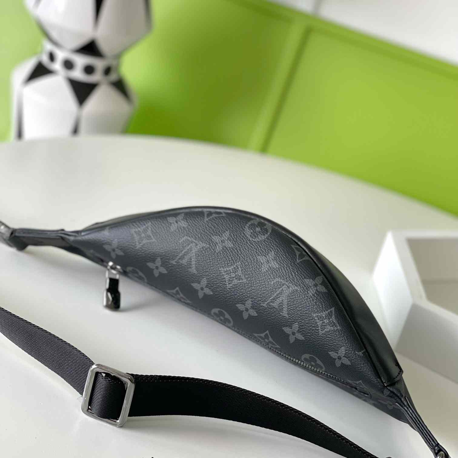 Louis Vuitton Discovery Bumbag PM    M46035 - PerfectKickZ
