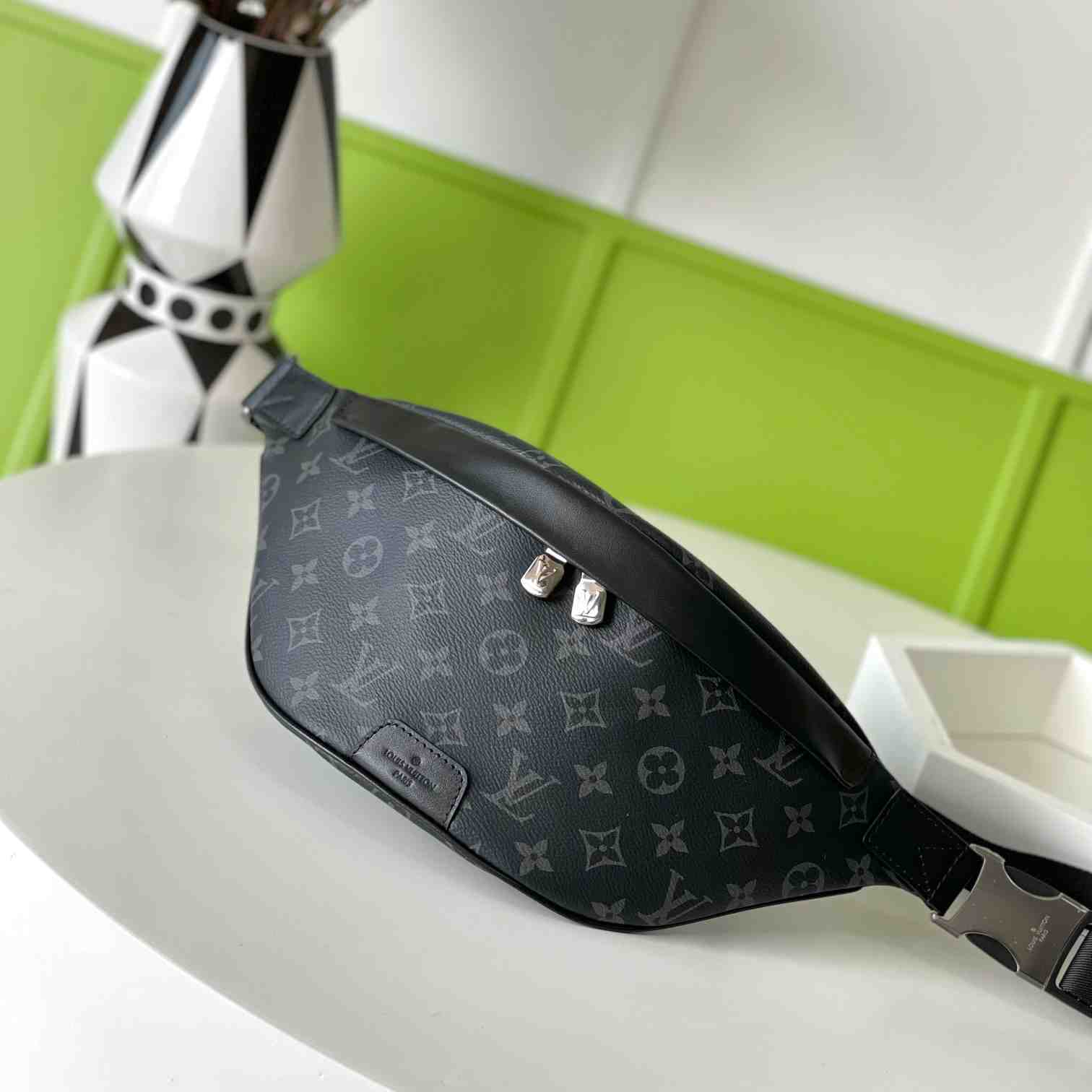 Louis Vuitton Discovery Bumbag PM    M46035 - PerfectKickZ