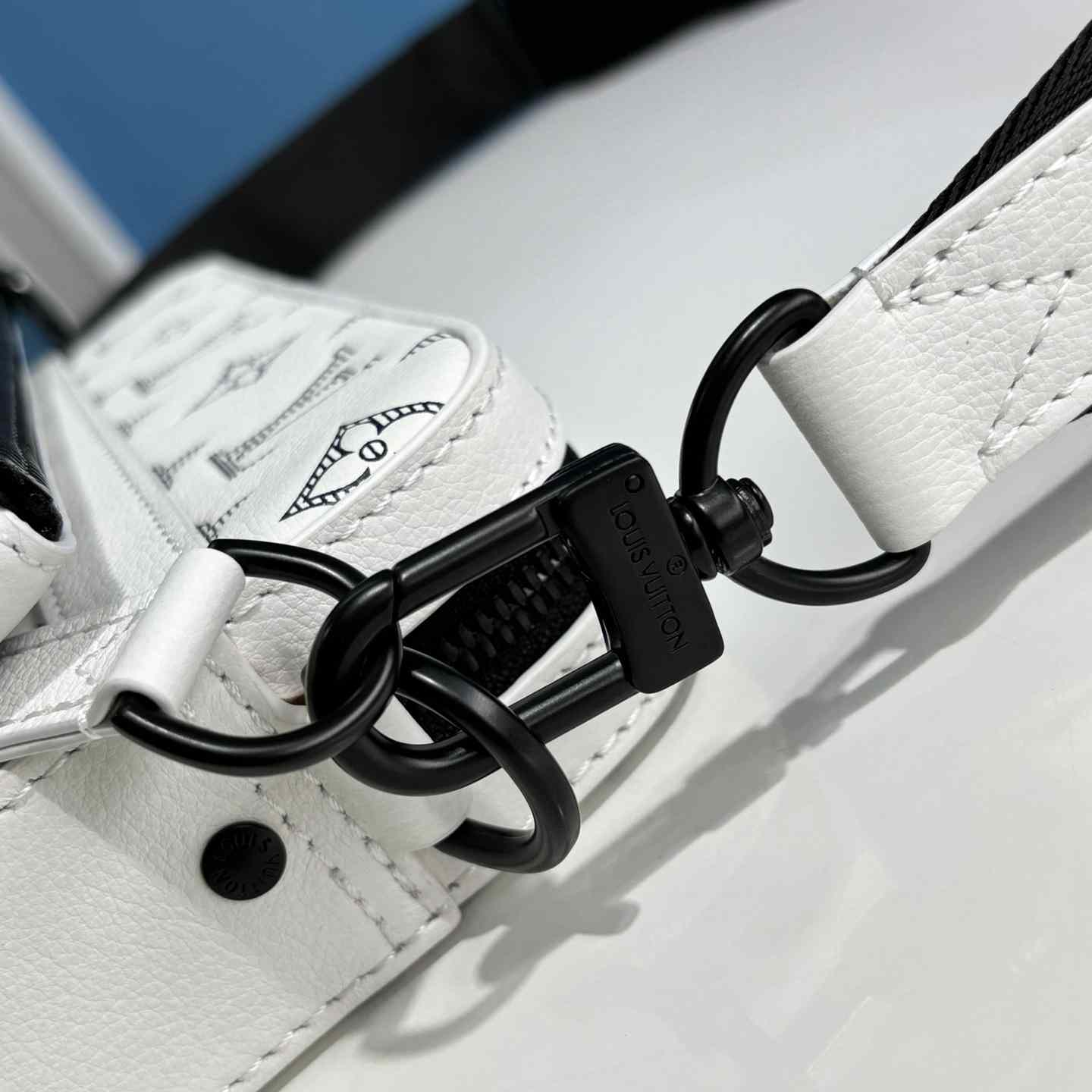Louis Vuitton Trio Messenger  M24754 - PerfectKickZ