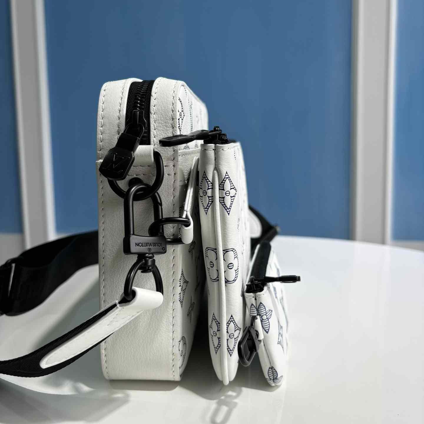 Louis Vuitton Trio Messenger  M24754 - PerfectKickZ