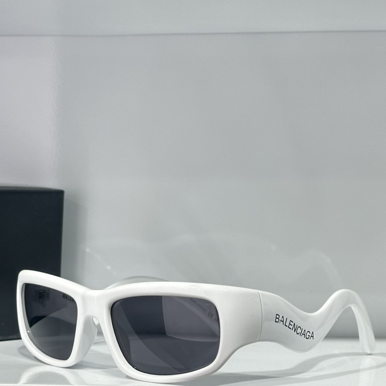 Balenciaga Hamptons Cat Sunglasses In White    - PerfectKickZ