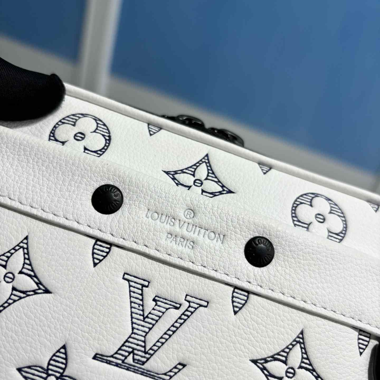 Louis Vuitton Alpha Wearable Wallet   M83383 - PerfectKickZ
