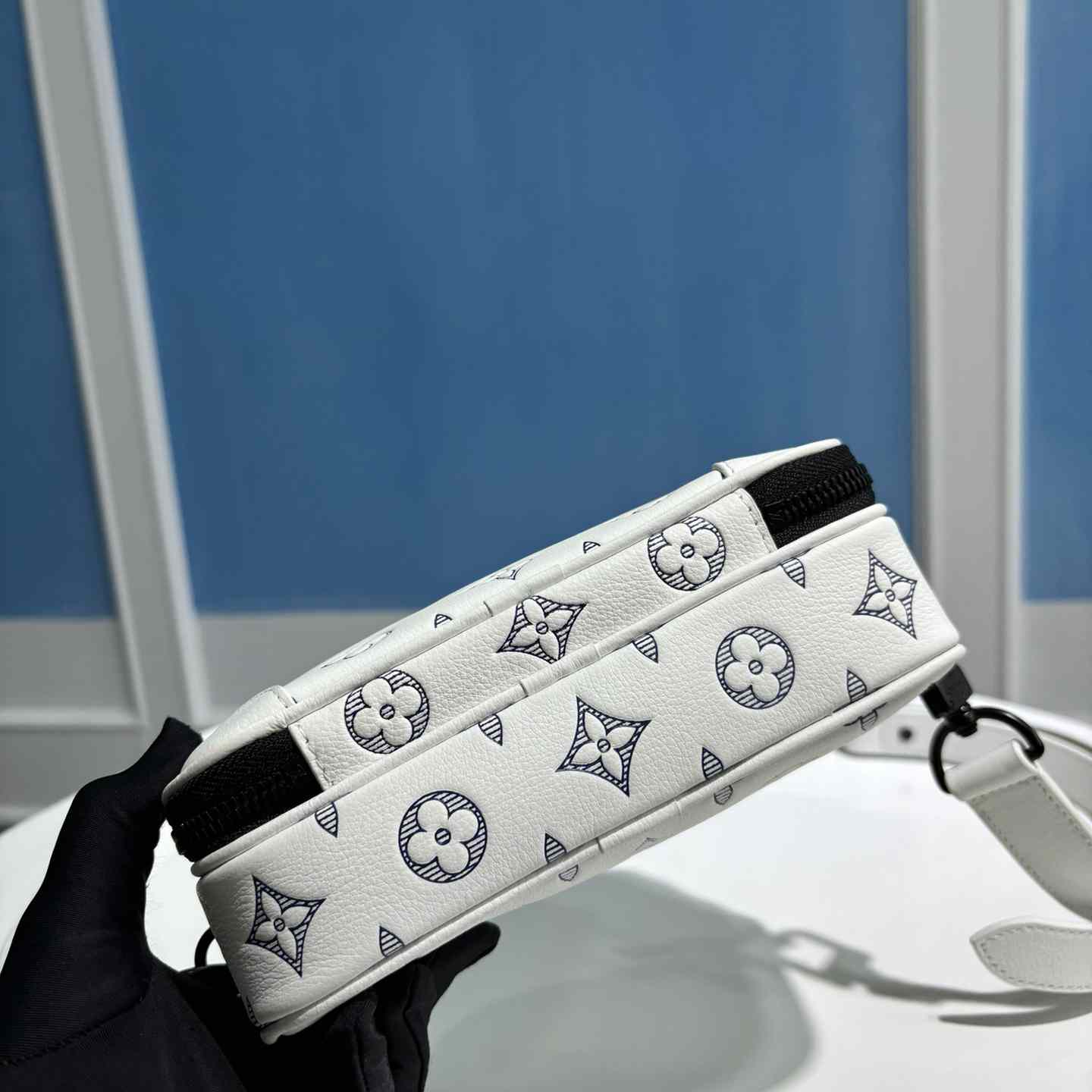 Louis Vuitton Alpha Wearable Wallet   M83383 - PerfectKickZ