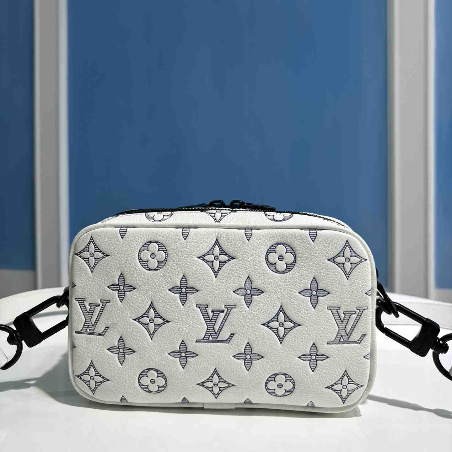 Louis Vuitton Alpha Wearable Wallet   M83383 - PerfectKickZ
