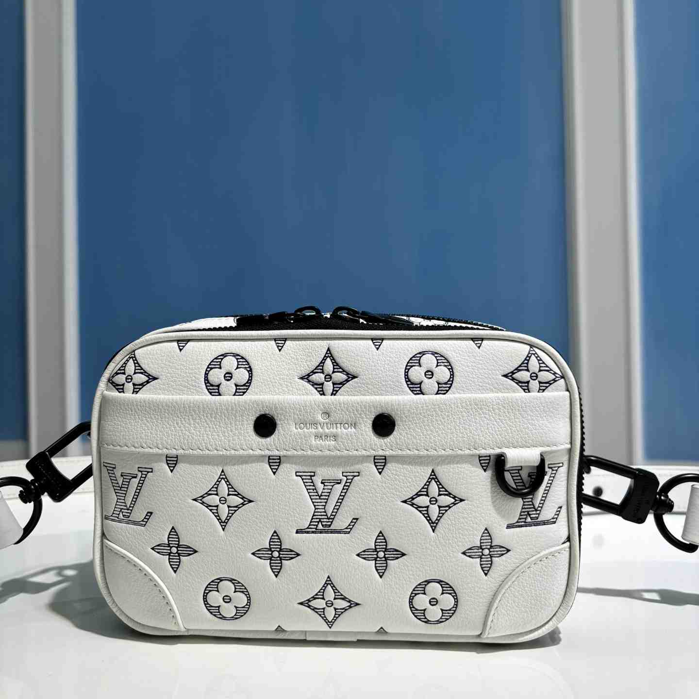 Louis Vuitton Alpha Wearable Wallet   M83383 - PerfectKickZ