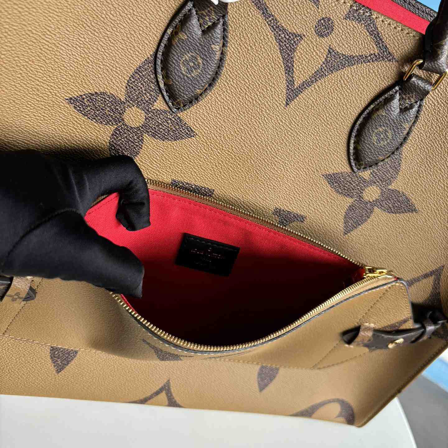 Louis Vuitton OnTheGo Voyage  M46823 - PerfectKickZ