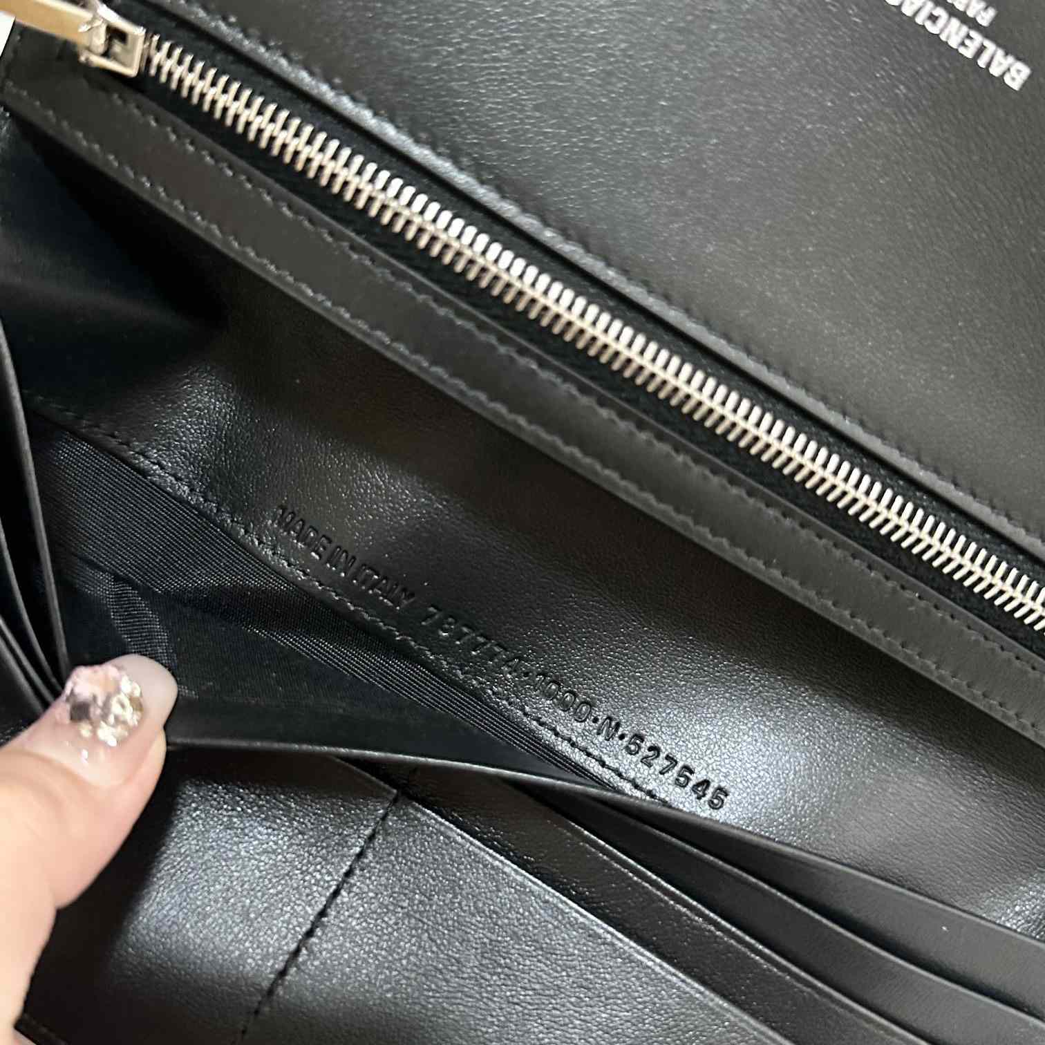Balenciaga Passport Wallet  (21×12.4×2cm) - PerfectKickZ