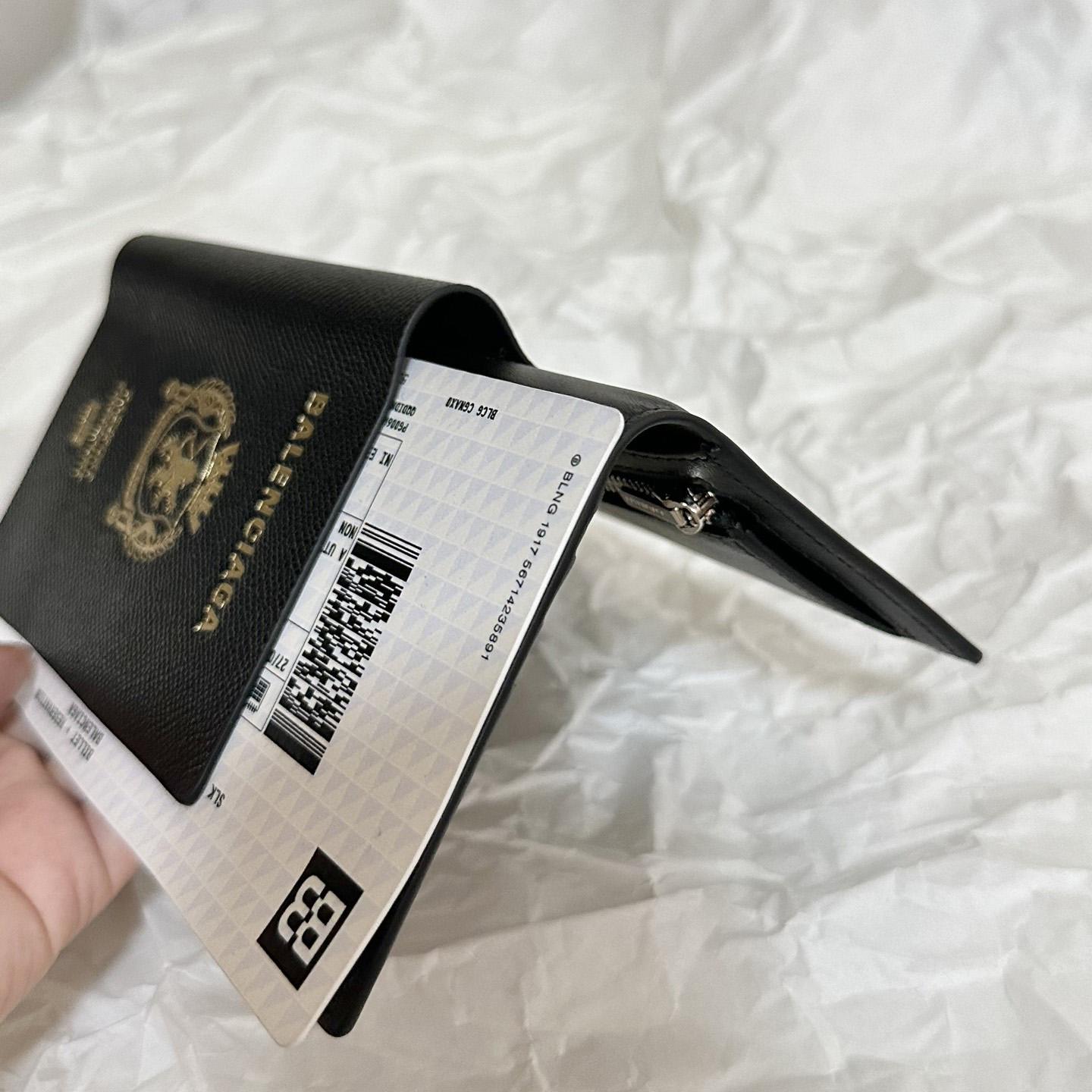 Balenciaga Passport Wallet  (21×12.4×2cm) - PerfectKickZ