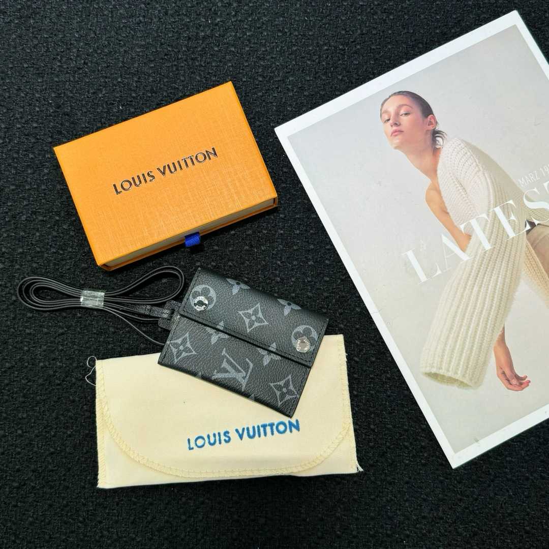Louis Vuitton Card Holder Necklace  M83155 - PerfectKickZ