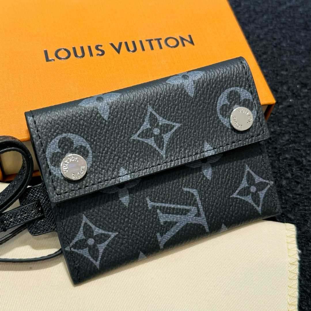 Louis Vuitton Card Holder Necklace  M83155 - PerfectKickZ