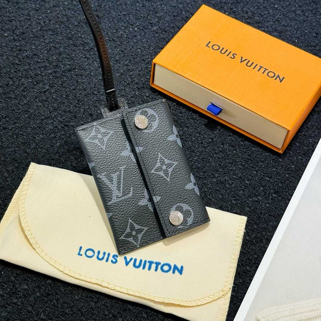 Louis Vuitton Card Holder Necklace  M83155 - PerfectKickZ
