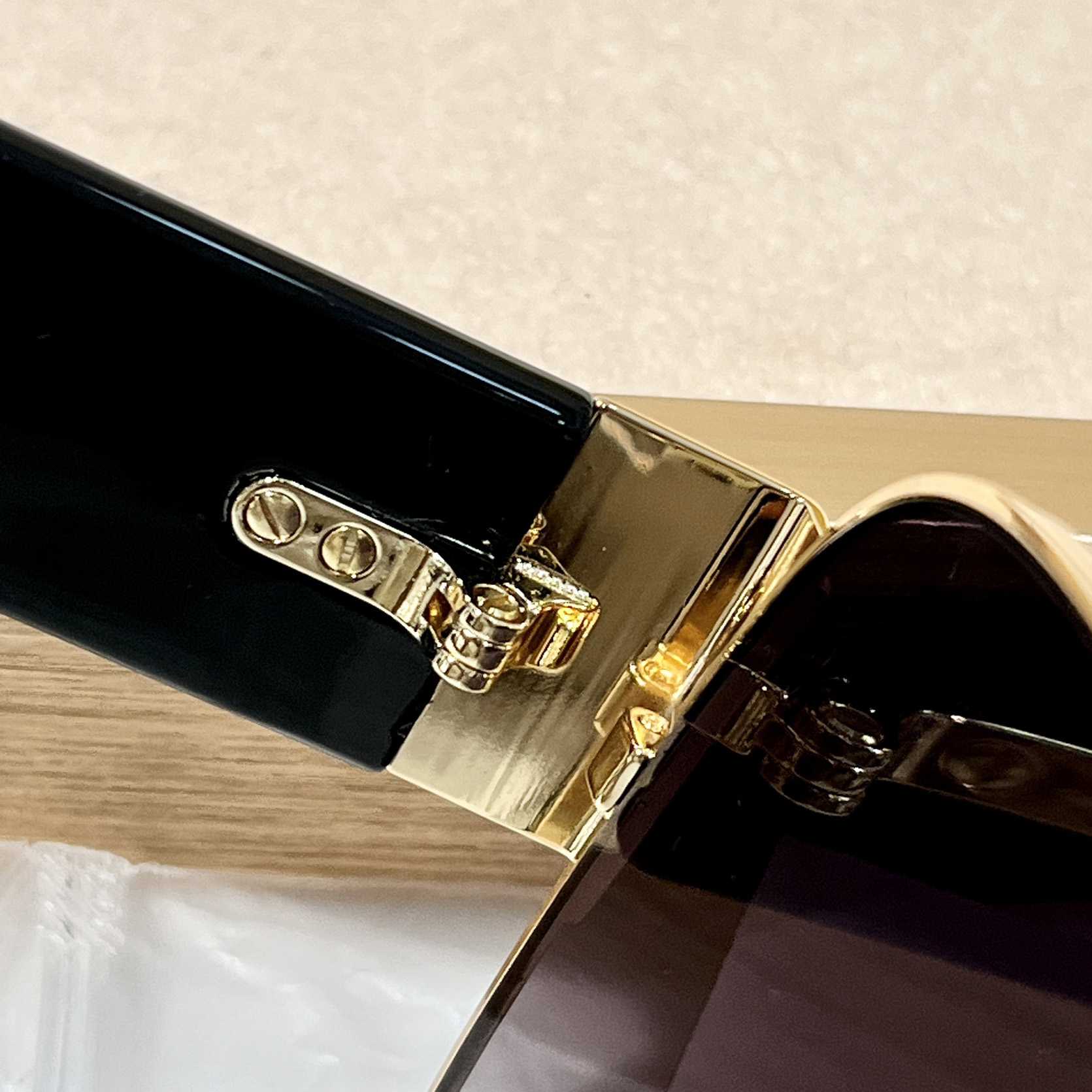 Fendi FE40111 Sunglasses - PerfectKickZ