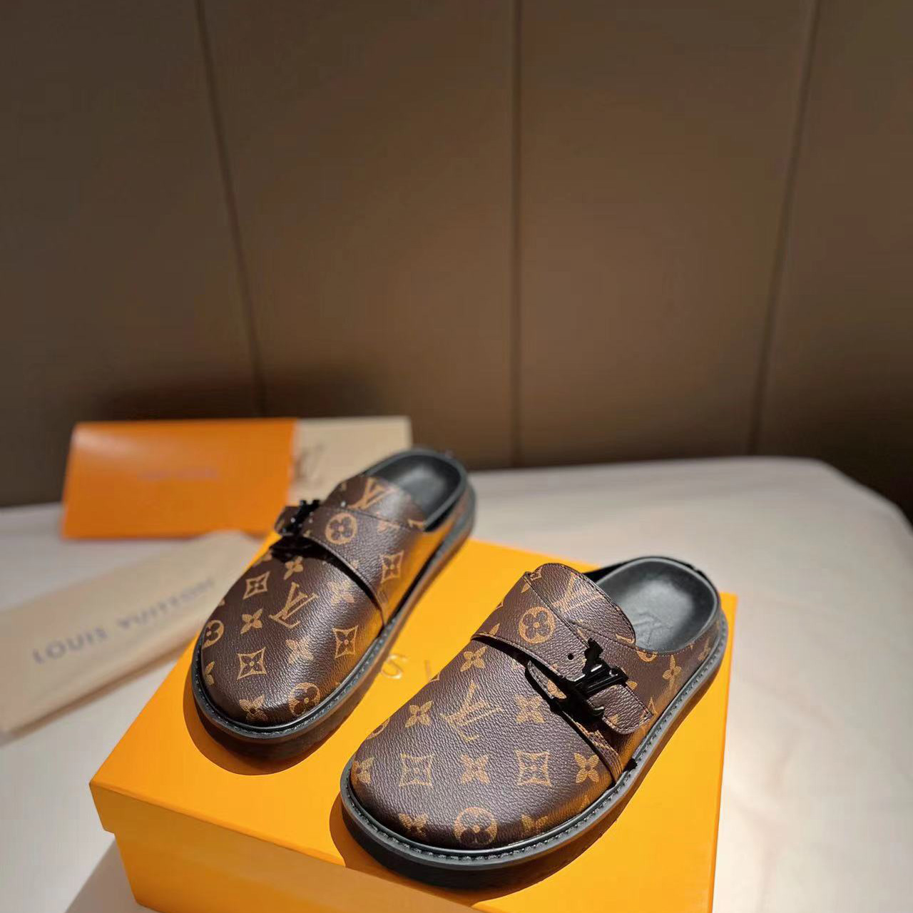 Louis Vuitton LV Easy Mule    1A8WIB - PerfectKickZ