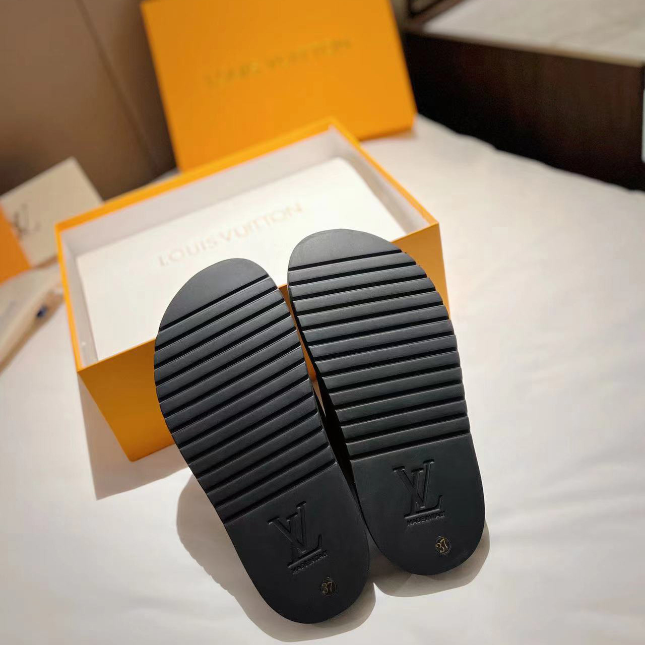 Louis Vuitton LV Easy Mule    1A8WIB - PerfectKickZ