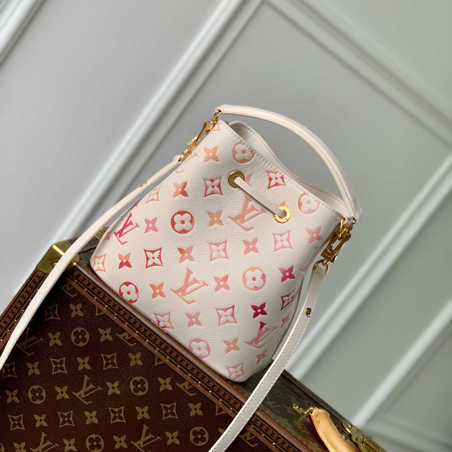 Louis Vuitton Néonoé BB   M24649 - PerfectKickZ