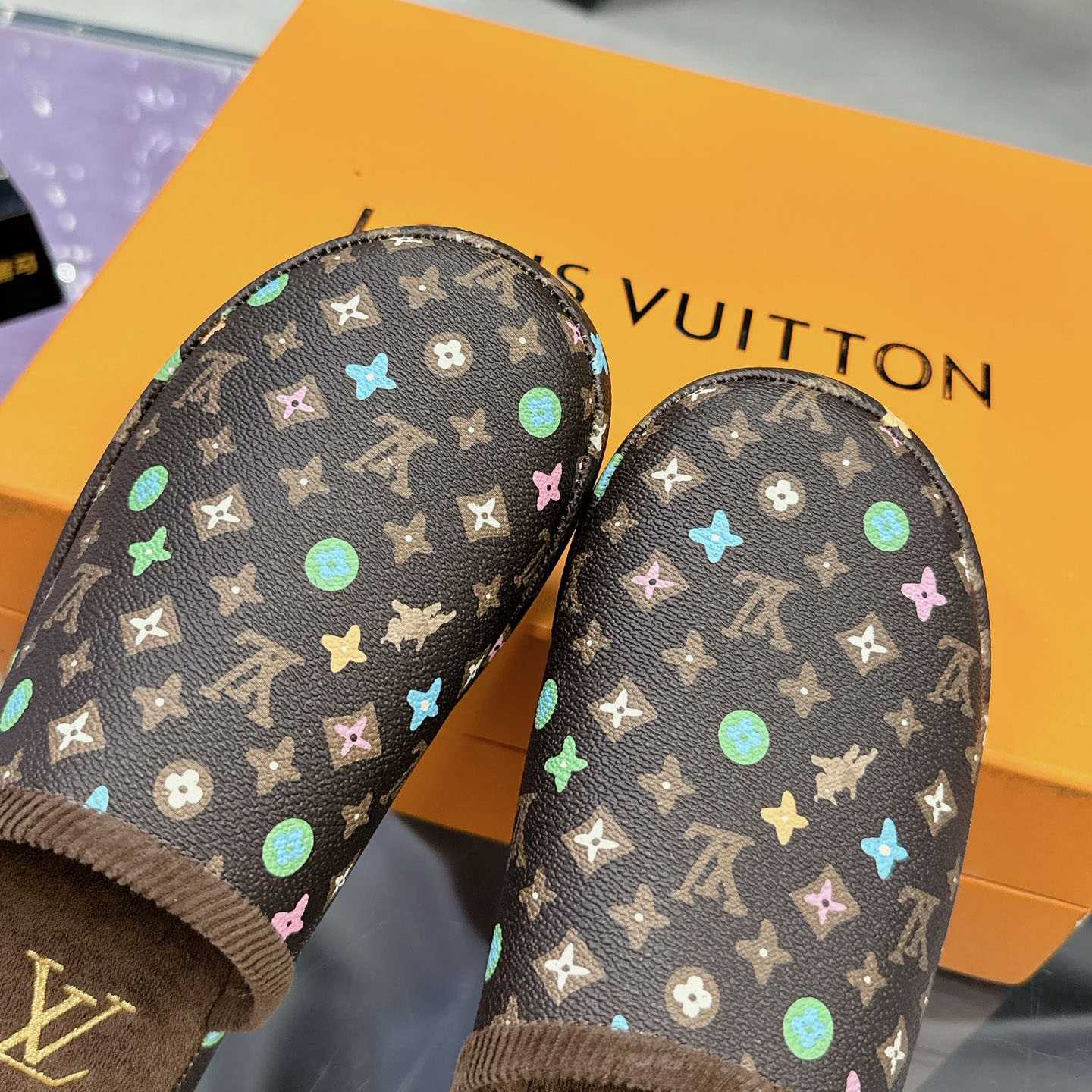 Louis Vuitton LV Palace Slipper    1ACWGF - PerfectKickZ