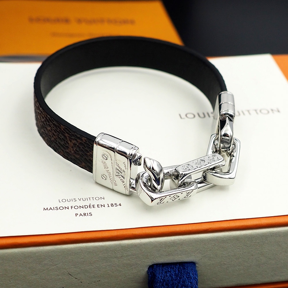 Louis Vuitton LV Links Bracelet   M8405 - PerfectKickZ