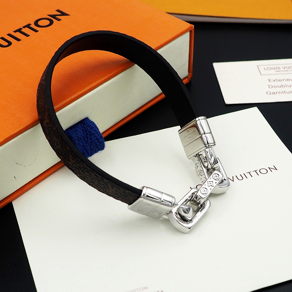 Louis Vuitton LV Links Bracelet   M8405 - PerfectKickZ