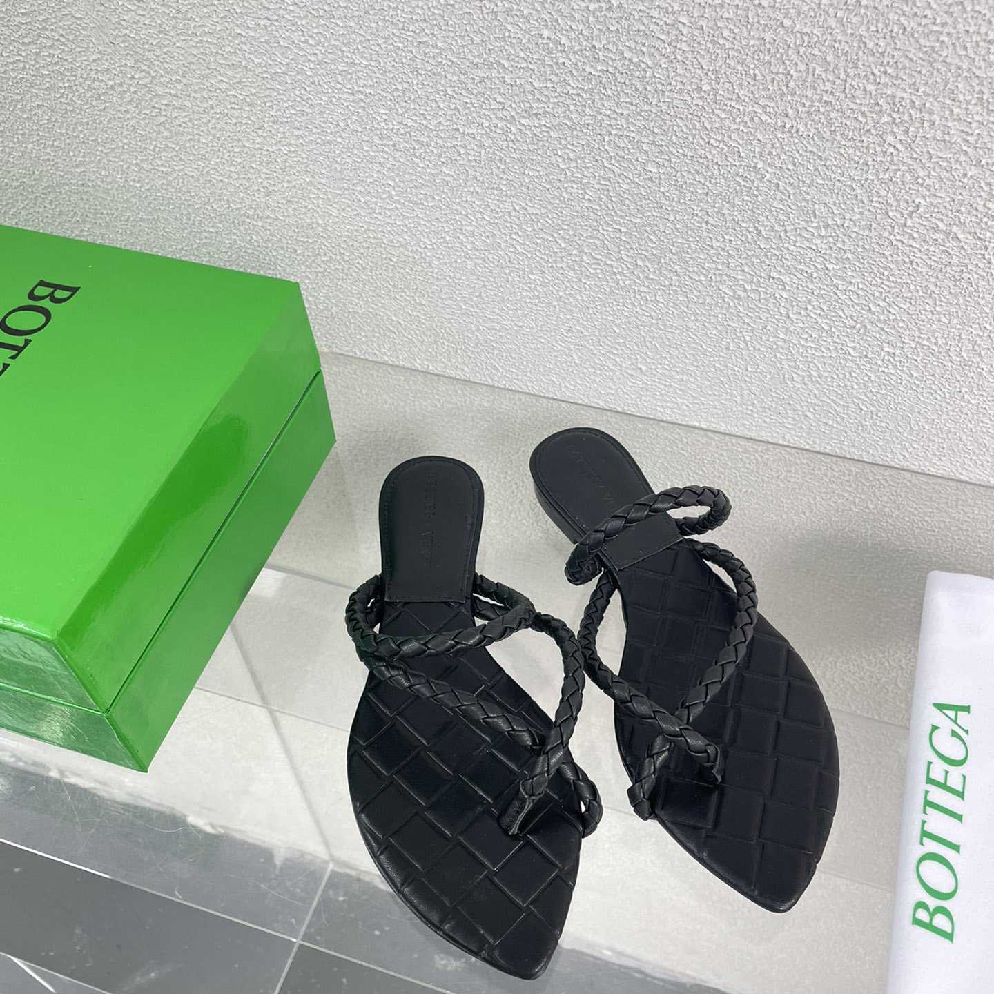 Bottega Veneta Leaf Flat Sandal - PerfectKickZ