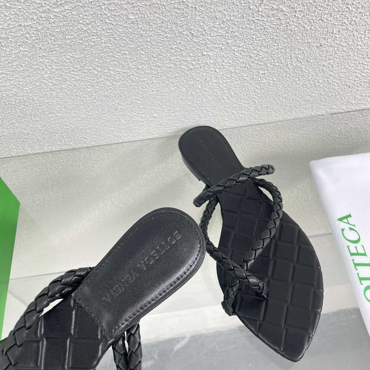 Bottega Veneta Leaf Flat Sandal - PerfectKickZ