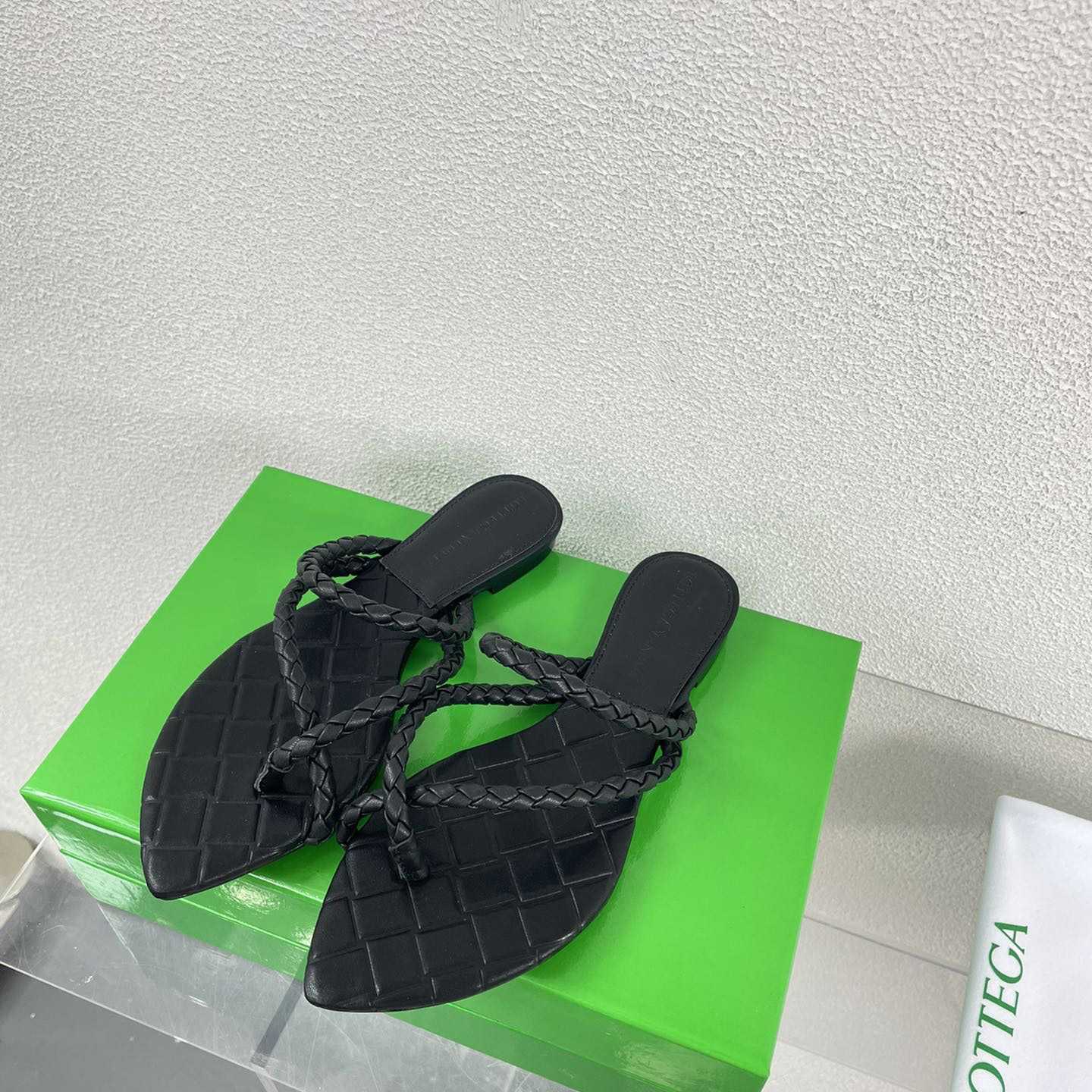 Bottega Veneta Leaf Flat Sandal - PerfectKickZ
