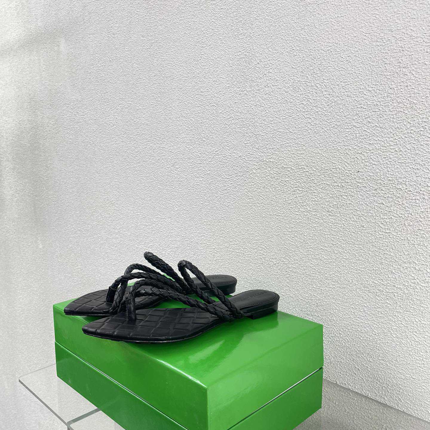 Bottega Veneta Leaf Flat Sandal - PerfectKickZ
