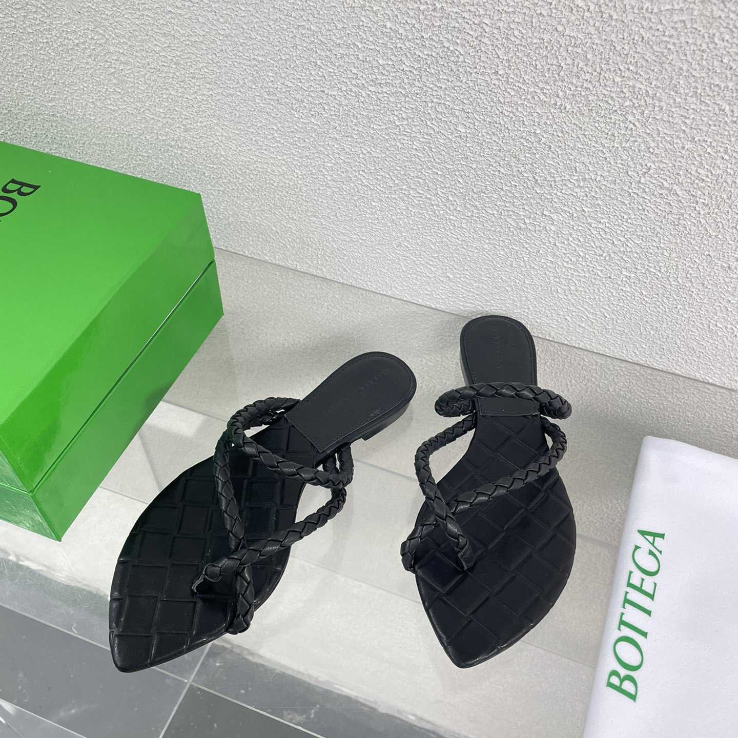 Bottega Veneta Leaf Flat Sandal - PerfectKickZ
