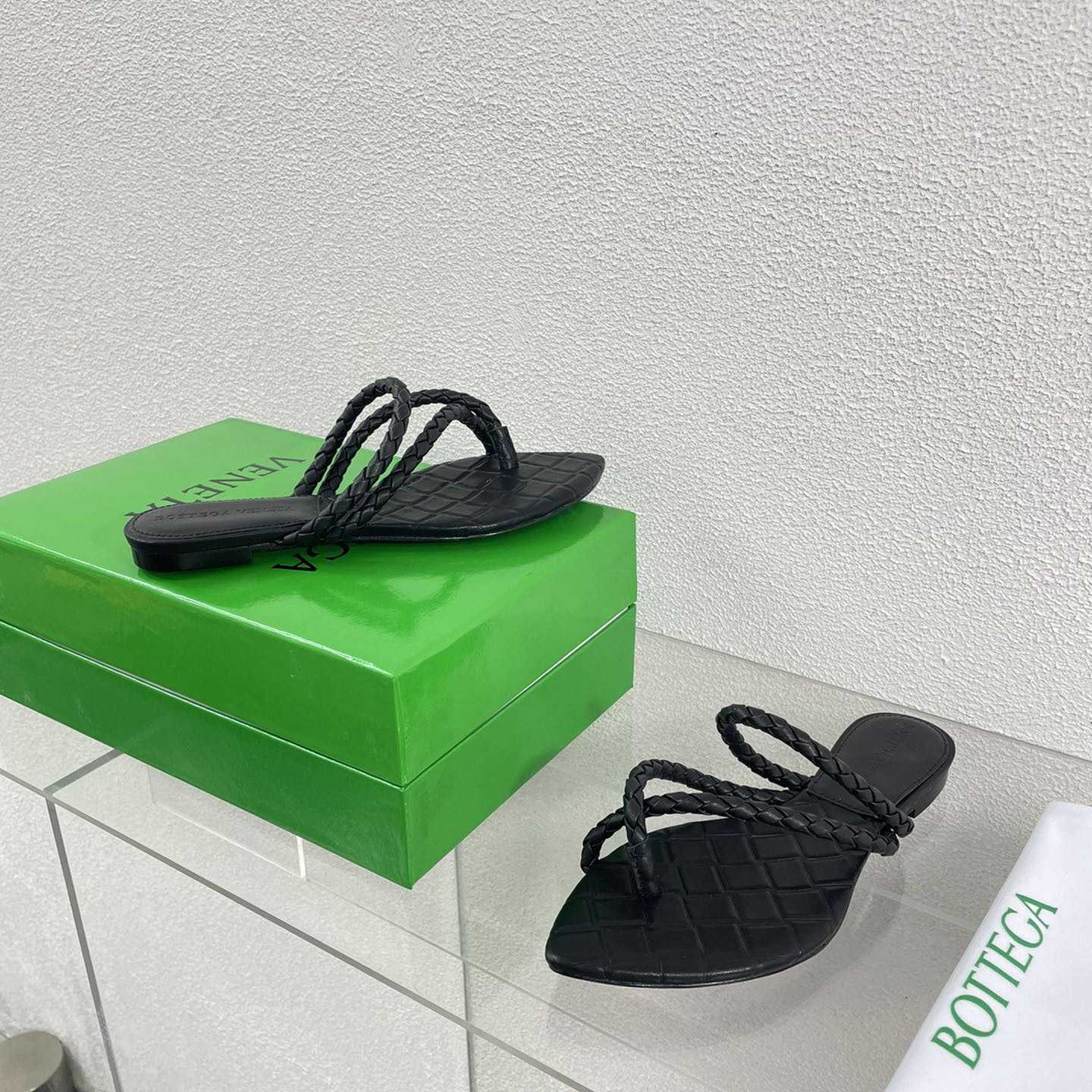 Bottega Veneta Leaf Flat Sandal - PerfectKickZ