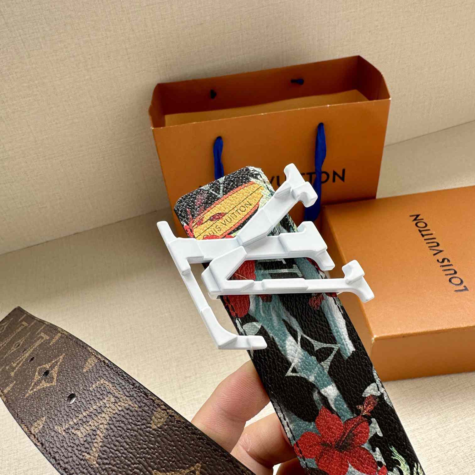 Louis Vuitton LV Tag 40mm Reversible Belt - PerfectKickZ