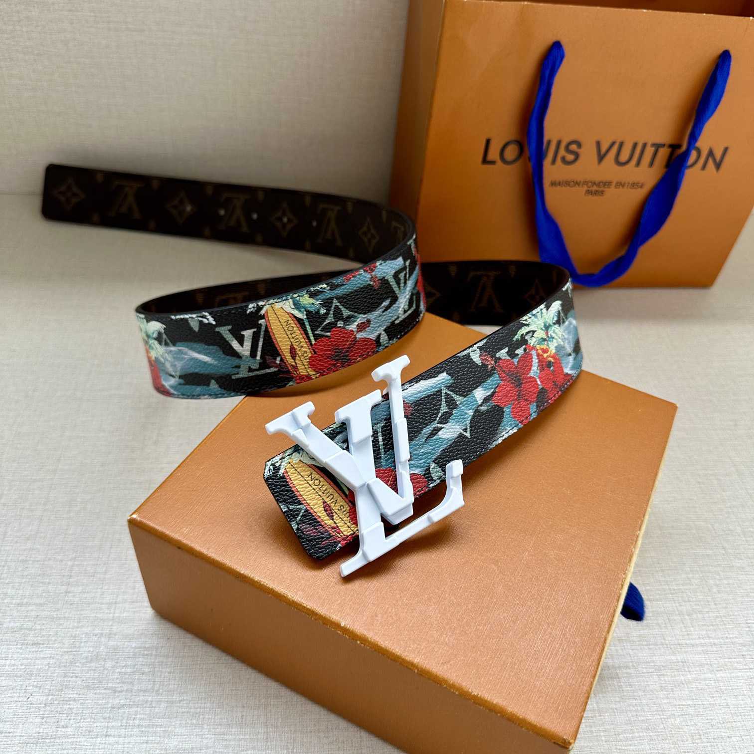 Louis Vuitton LV Tag 40mm Reversible Belt - PerfectKickZ