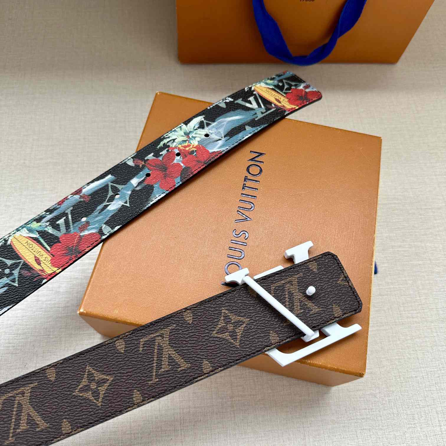Louis Vuitton LV Tag 40mm Reversible Belt - PerfectKickZ