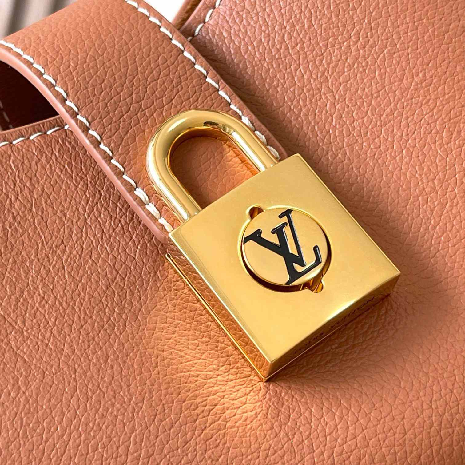 Louis Vuitton Low Key Shoulder Bag   M24885 - 