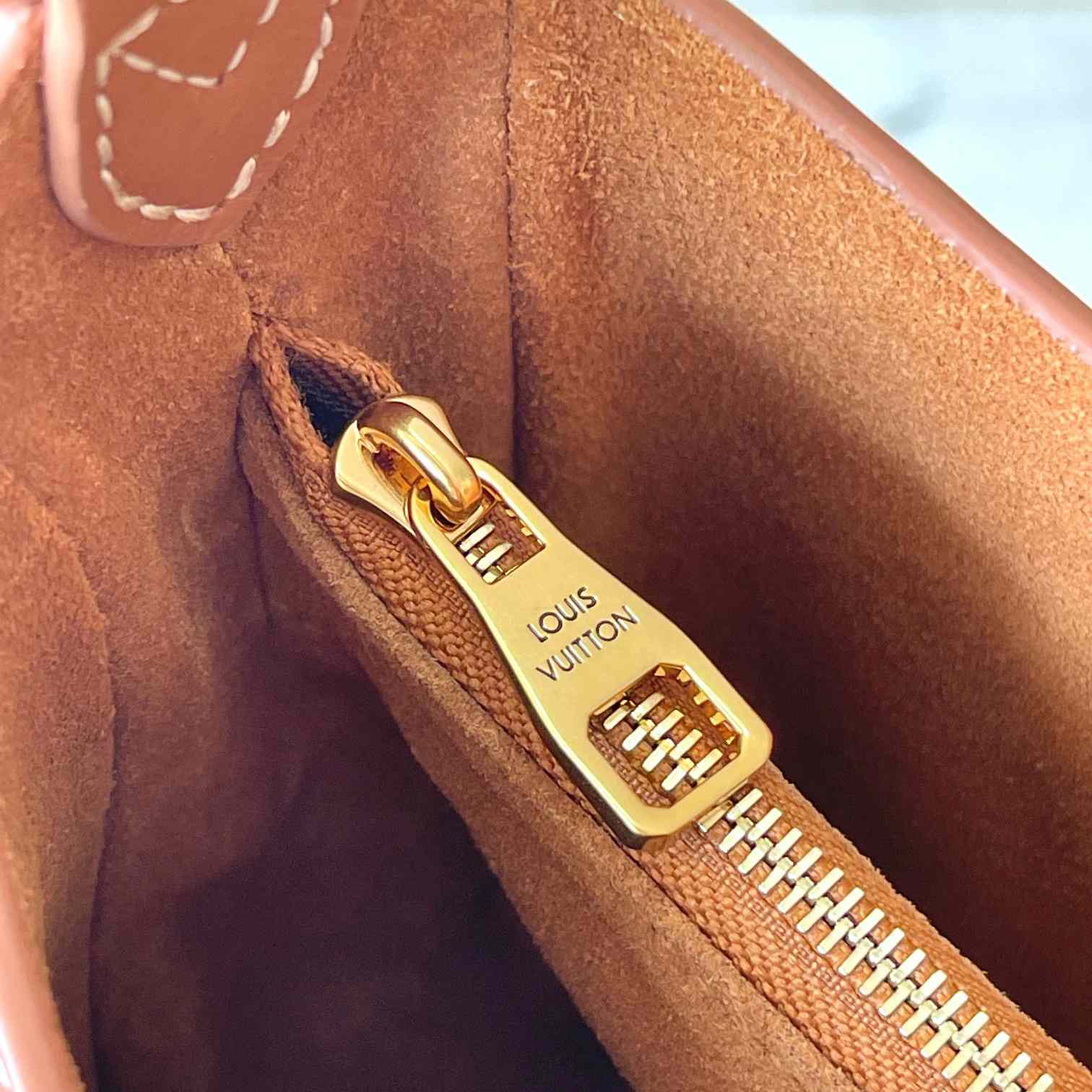 Louis Vuitton Low Key Shoulder Bag   M24885 - 