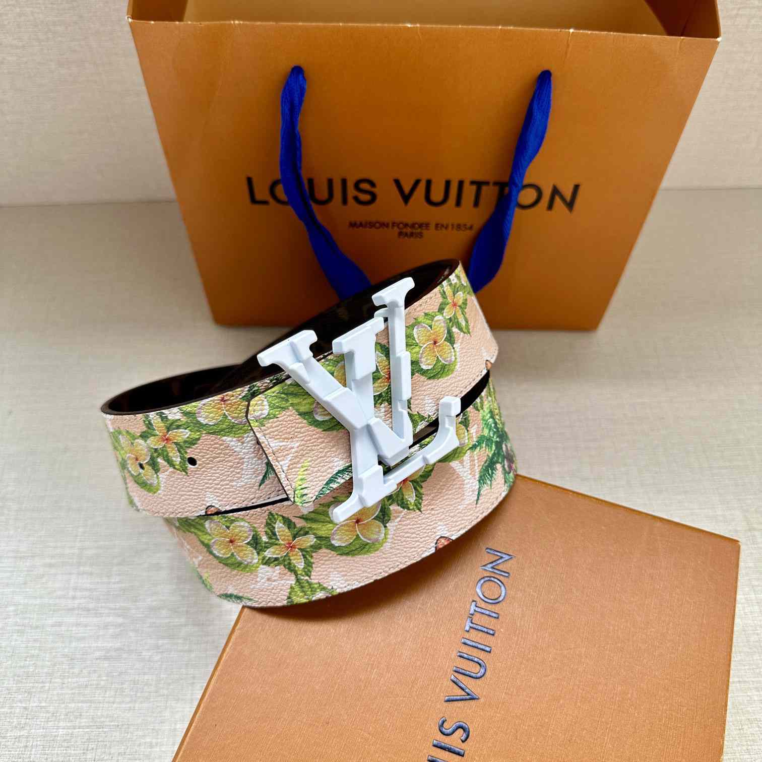 Louis Vuitton LV Tag 40mm Reversible Belt - PerfectKickZ