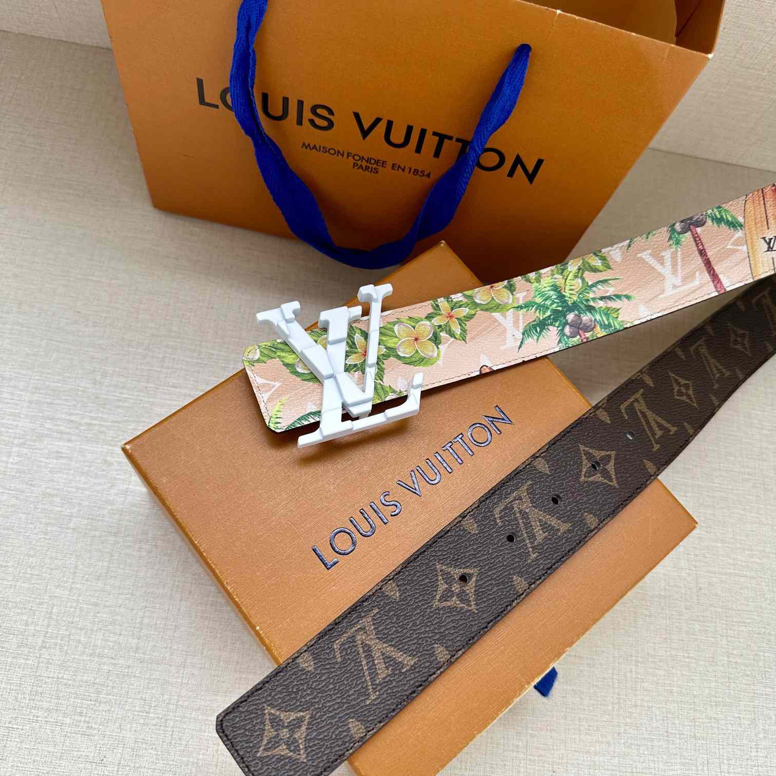 Louis Vuitton LV Tag 40mm Reversible Belt - PerfectKickZ