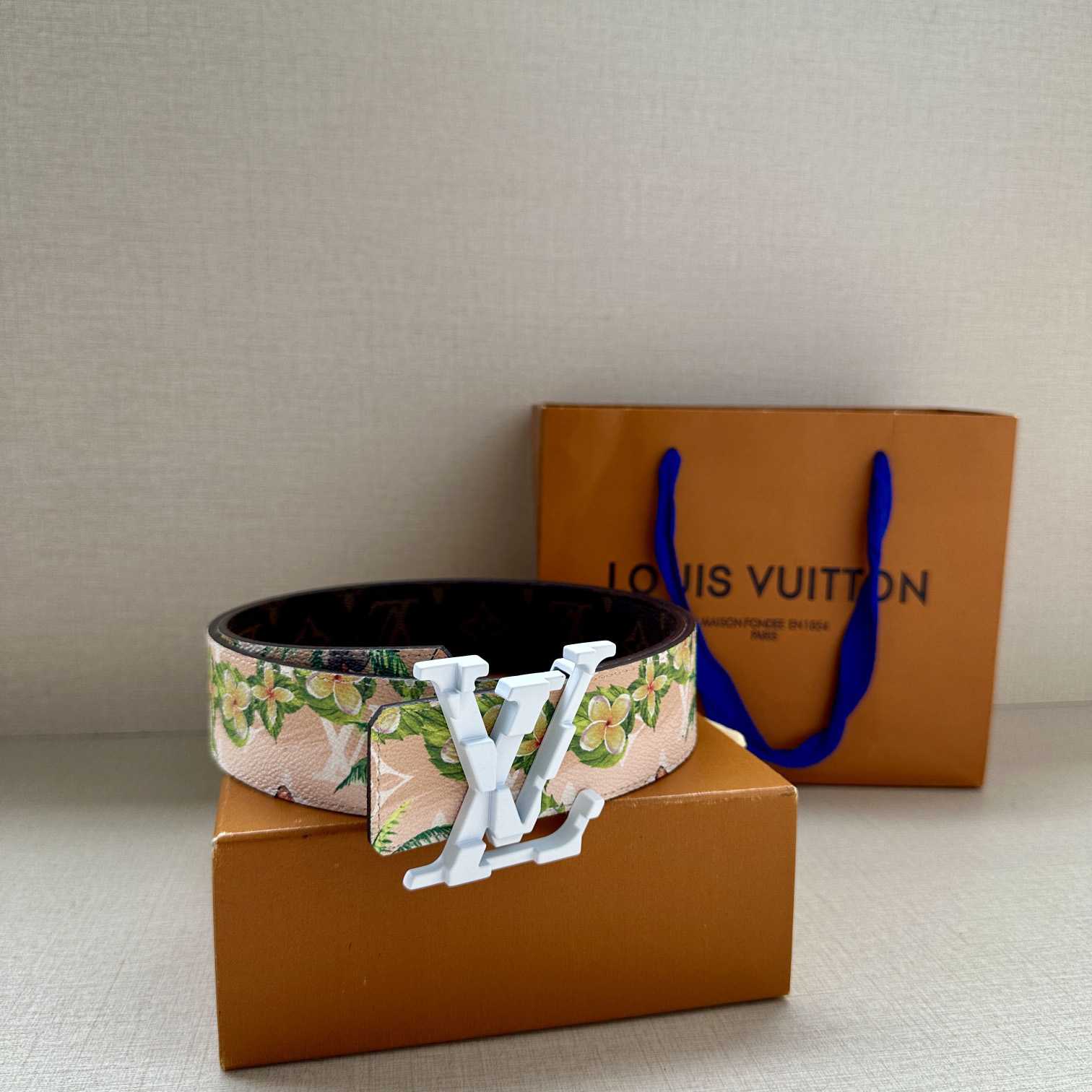 Louis Vuitton LV Tag 40mm Reversible Belt - PerfectKickZ