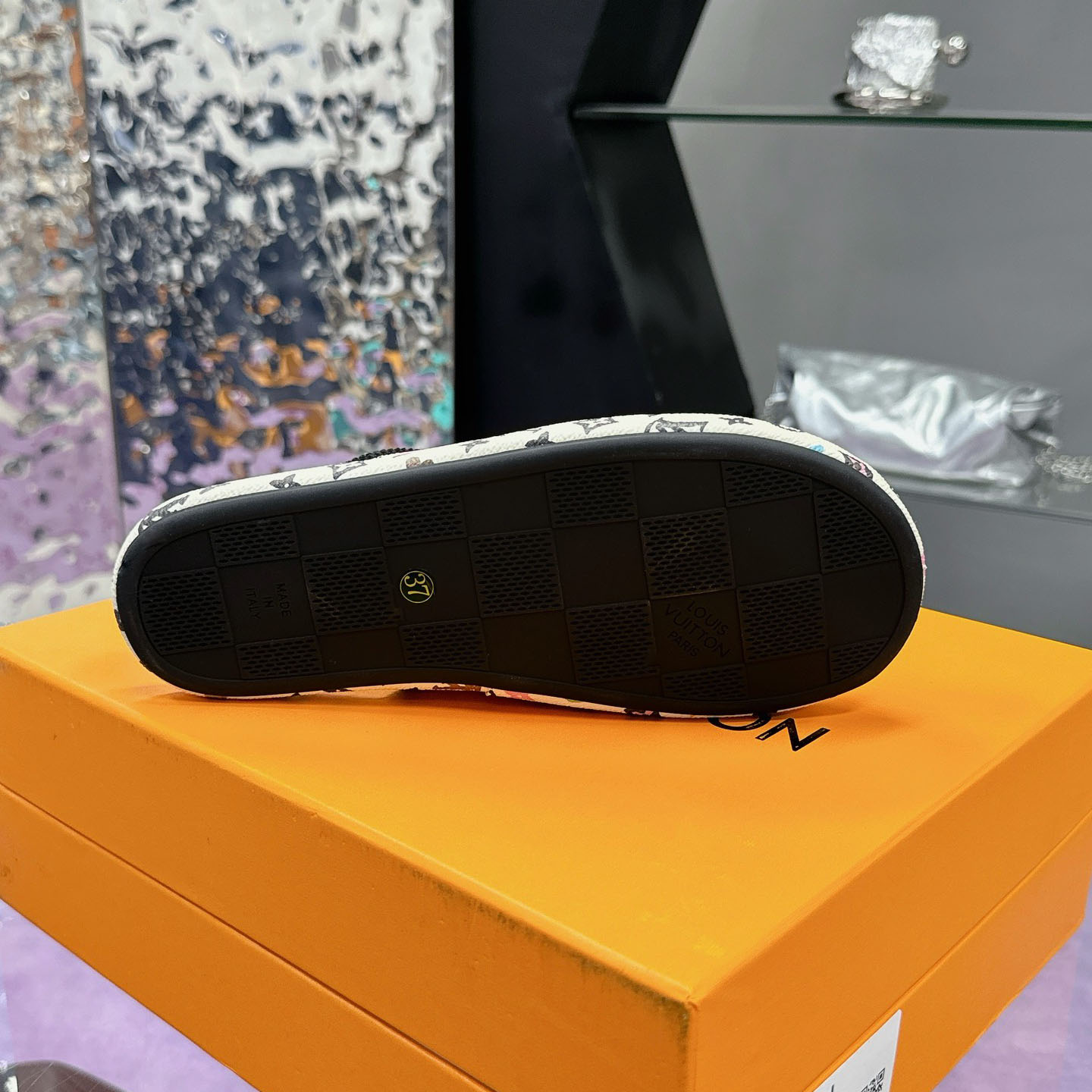 Louis Vuitton LV Palace Slipper    1ACWGN - PerfectKickZ