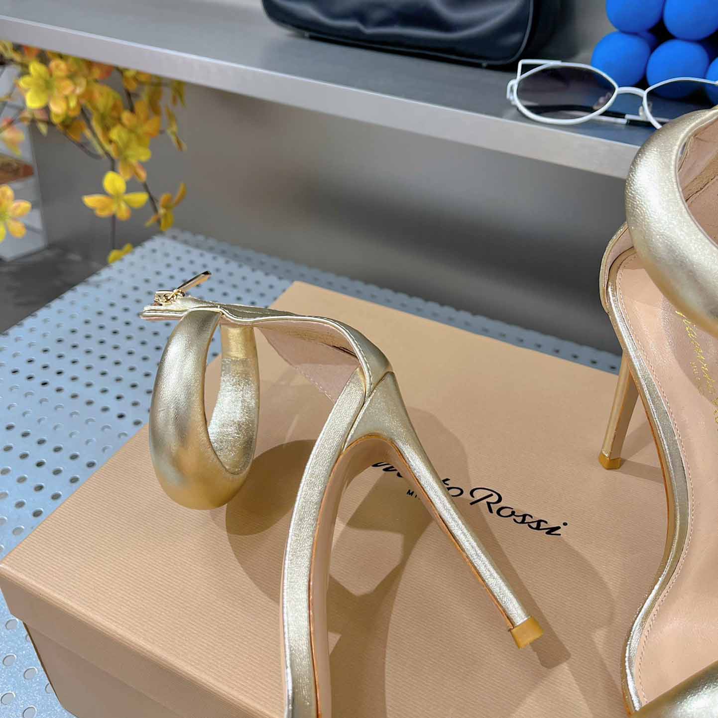 Gianvito Rossi Leather Bijoux Sandals - PerfectKickZ