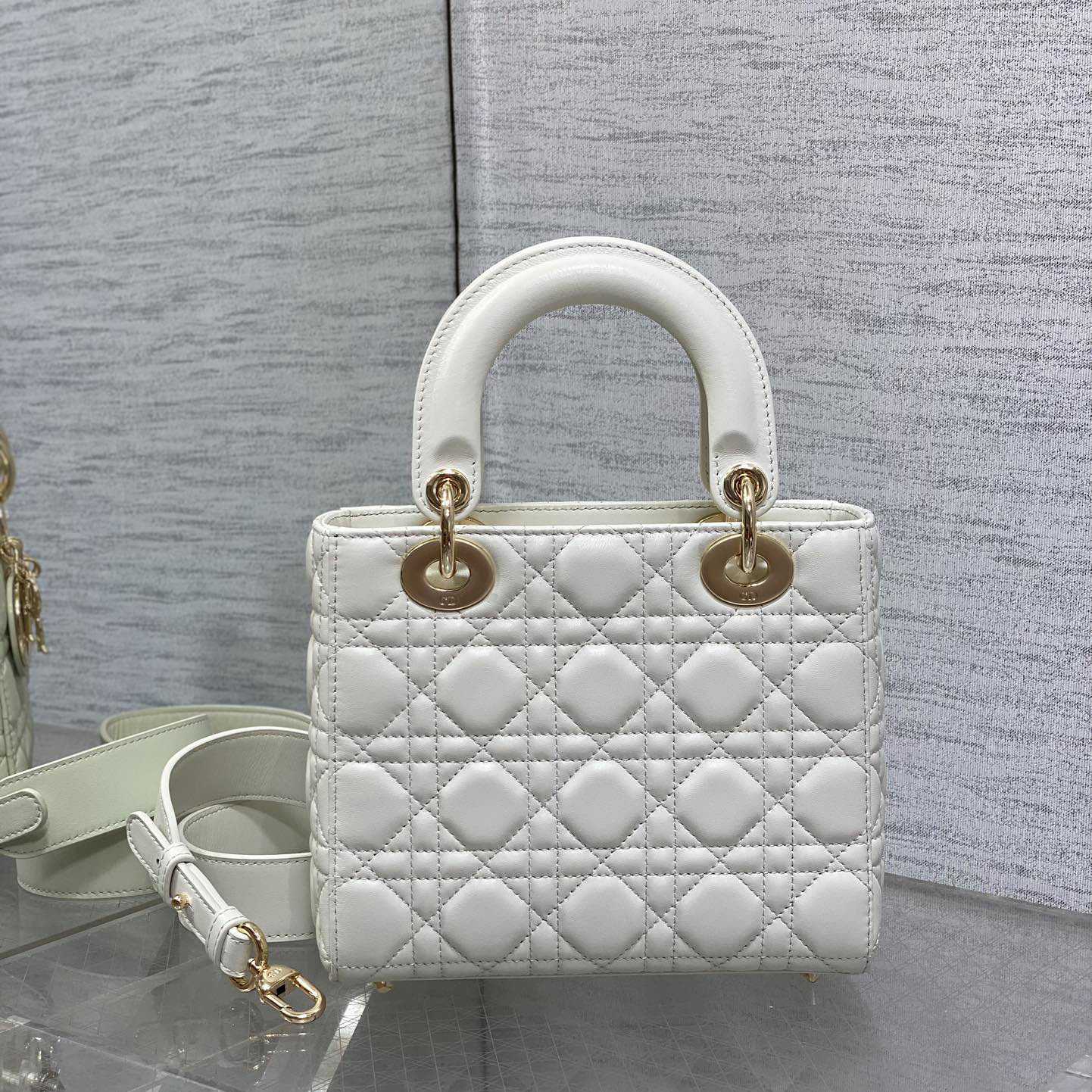 Dior Lady Dior Bag  （20*8*17cm） - PerfectKickZ