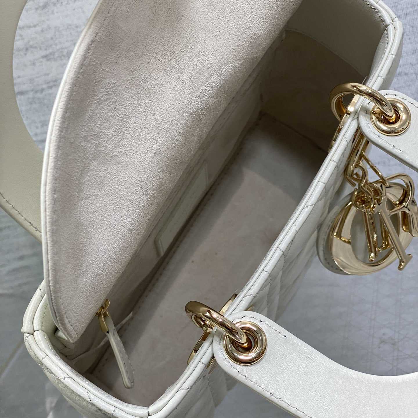 Dior Lady Dior Bag  （20*8*17cm） - PerfectKickZ