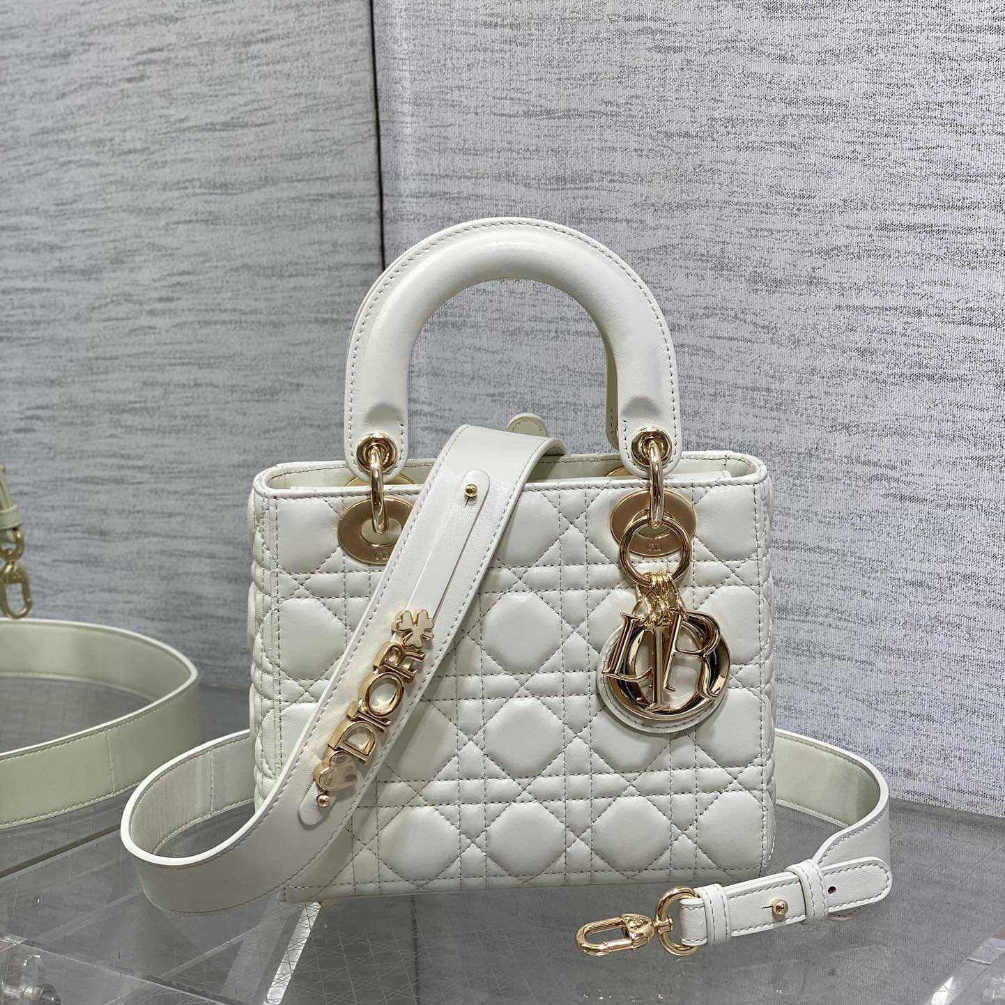 Dior Lady Dior Bag  （20*8*17cm） - PerfectKickZ