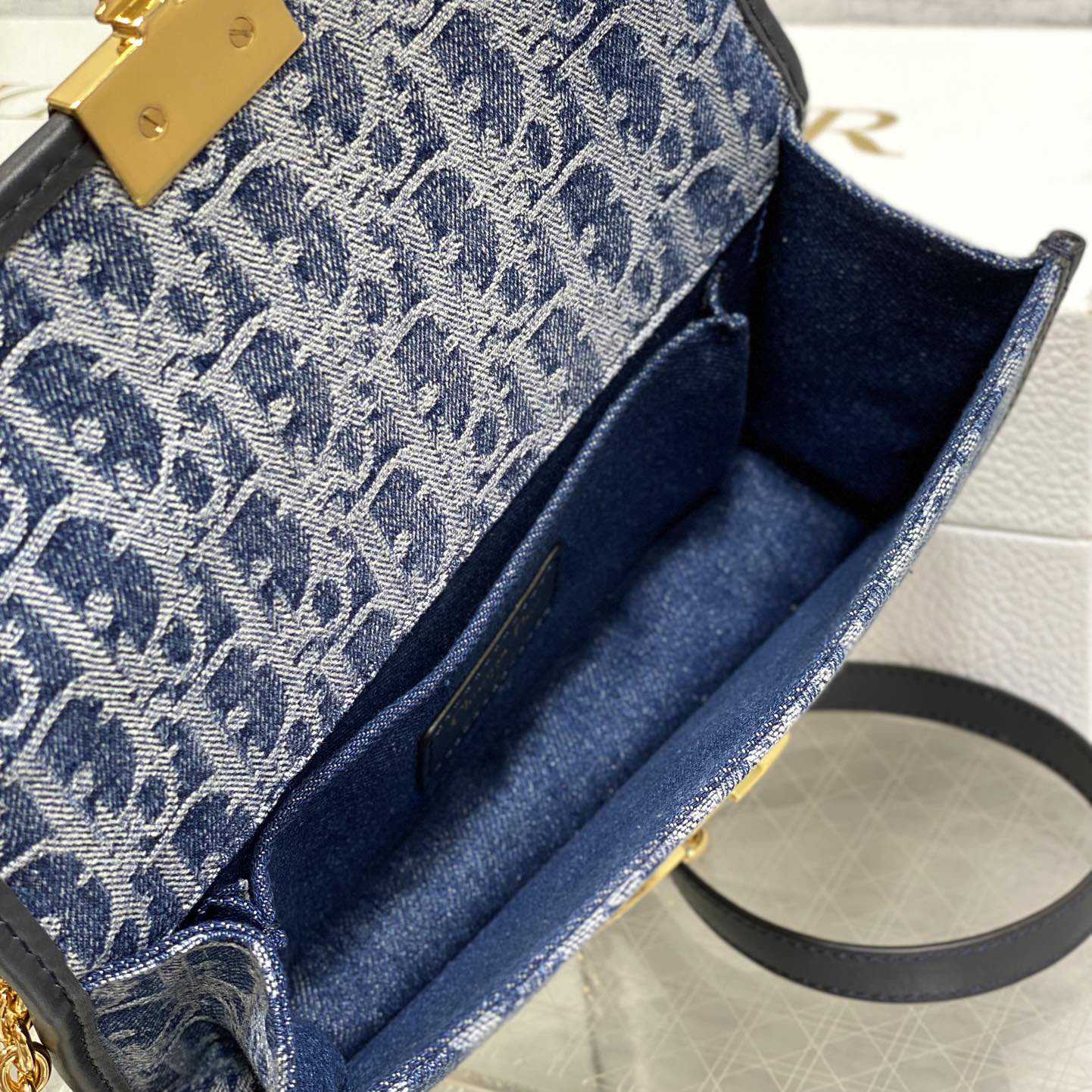 Dior 30 Montaigne East-West Bag With Chain - PerfectKickZ
