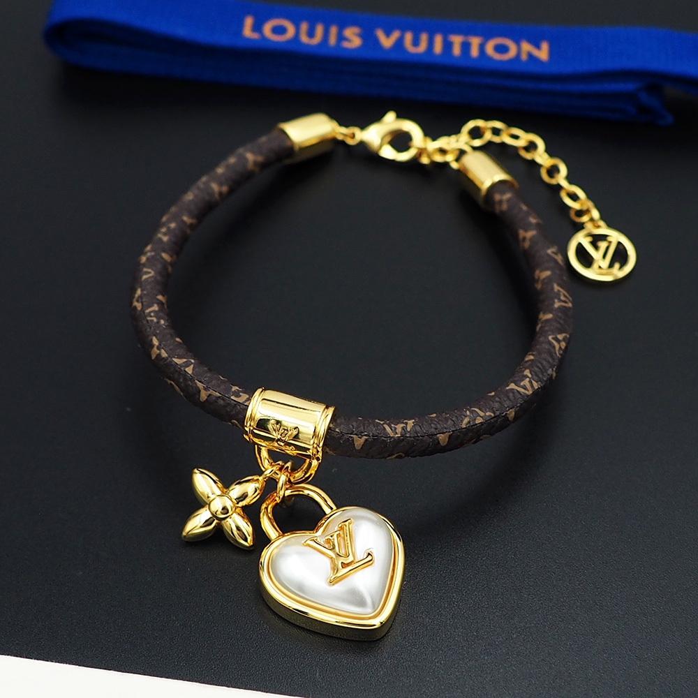 Louis Vuitton Heart Padlock Bracelet  M8413Z - PerfectKickZ