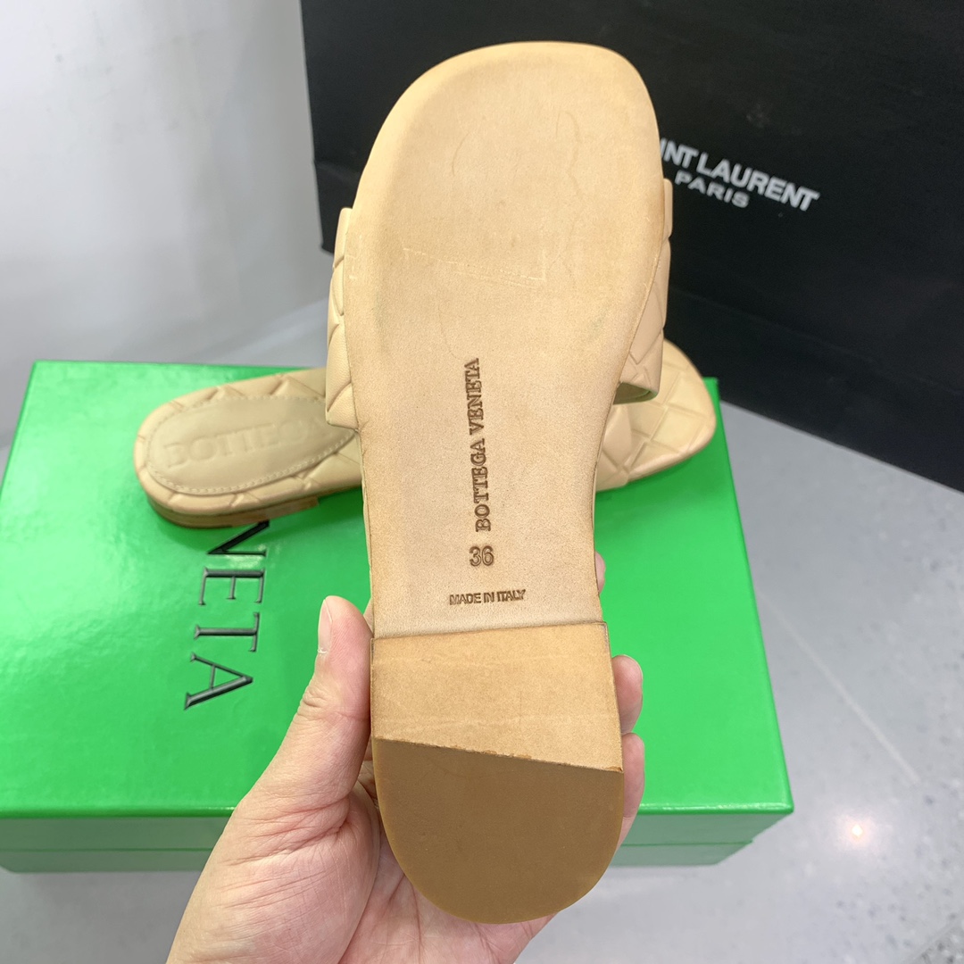Bottega Veneta Amy Flat Mule - PerfectKickZ