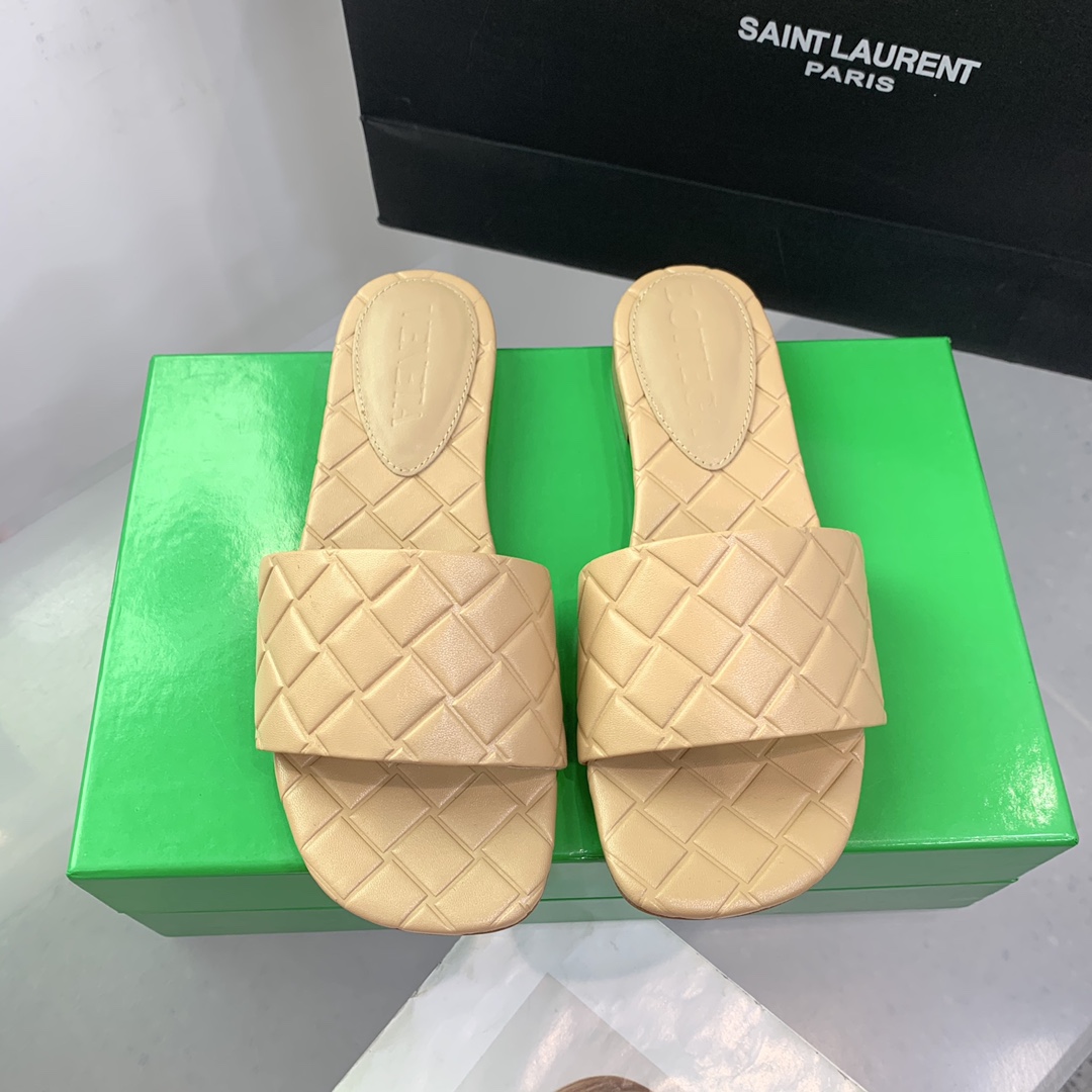 Bottega Veneta Amy Flat Mule - PerfectKickZ