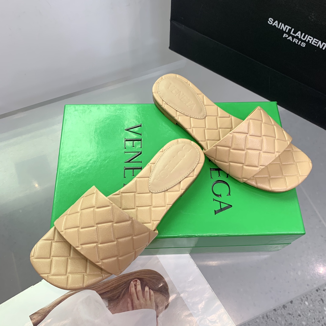 Bottega Veneta Amy Flat Mule - PerfectKickZ